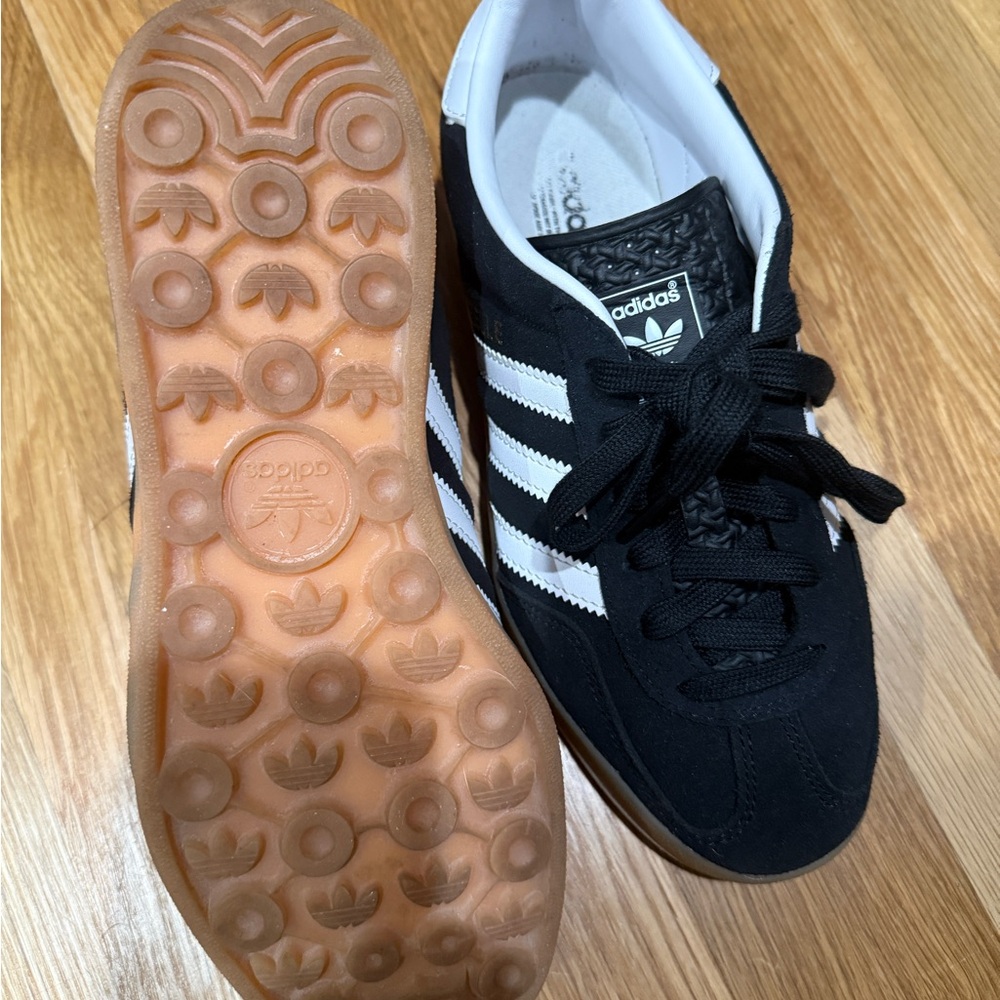 adidas Gazelle Women's Sneakers Black White Gum - Picture 3 of 5